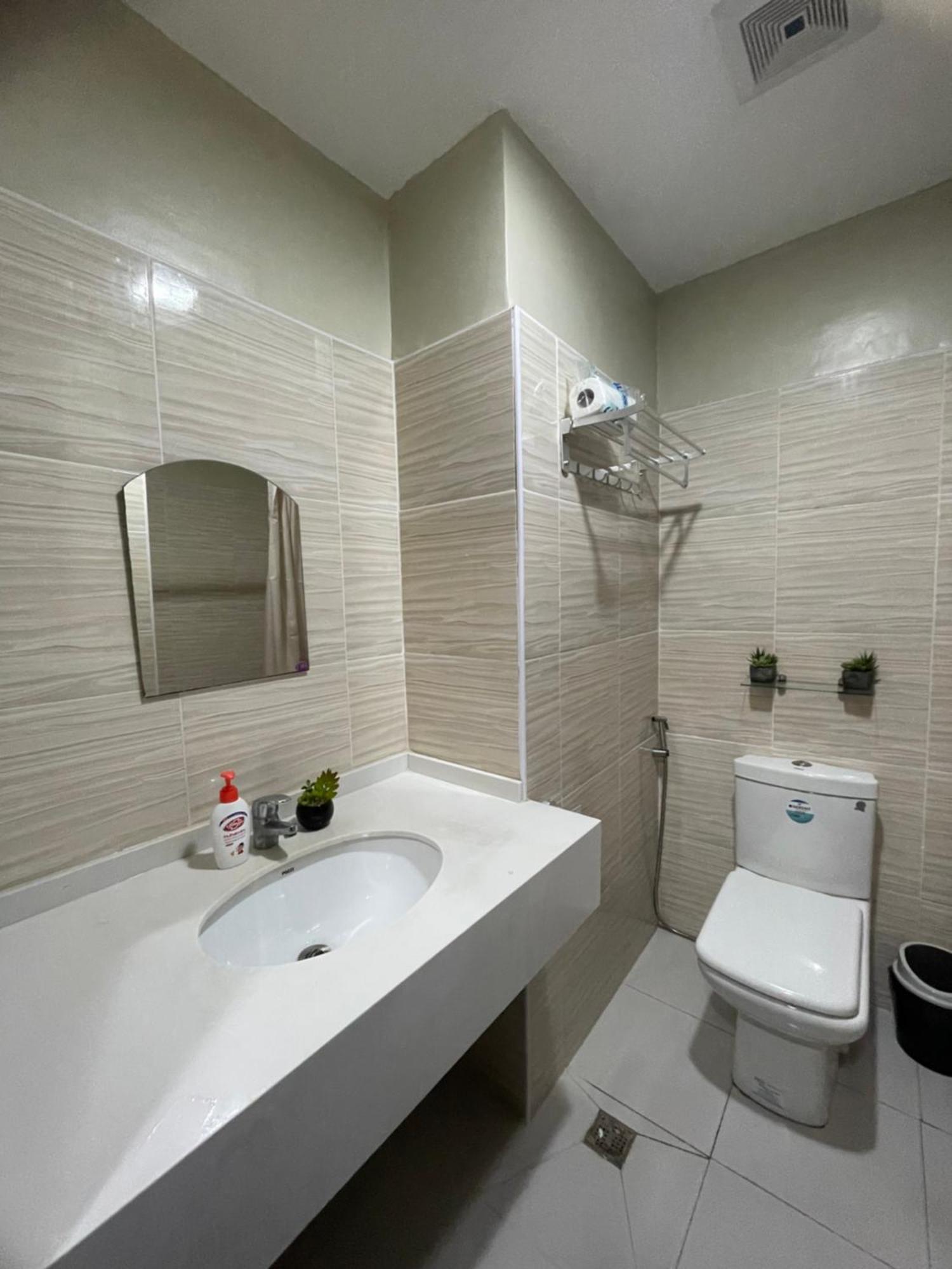 Bamboo Bay Community Condominium Мандауэ Экстерьер фото